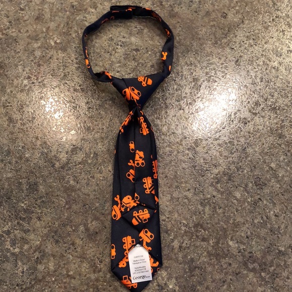 George tie with Velcro closer size 3-6 months - Picture 2 of 5